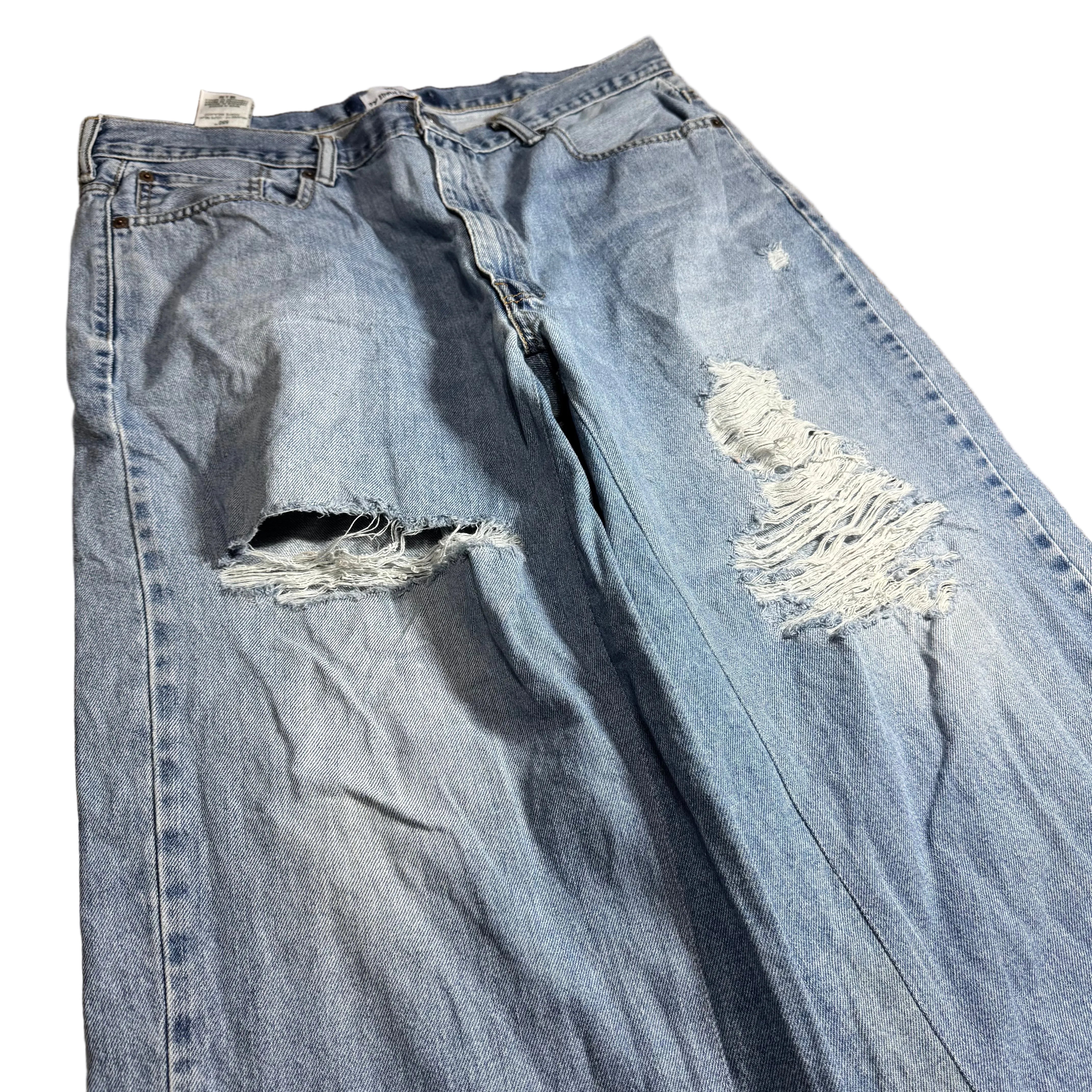 BAGGY DISTRESSED JEANS